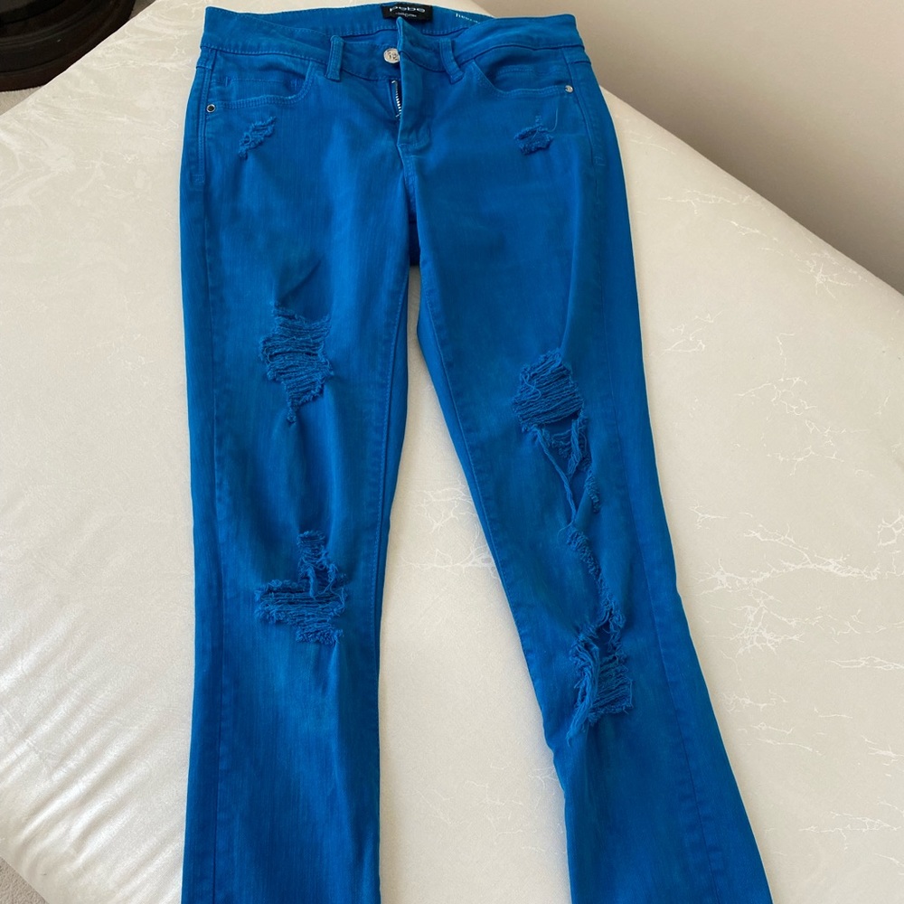 LADIES “BEBE” SIZE 25 HEARTBREAKER SKINNY DISTRESSED JEANS~LIKE NEW!